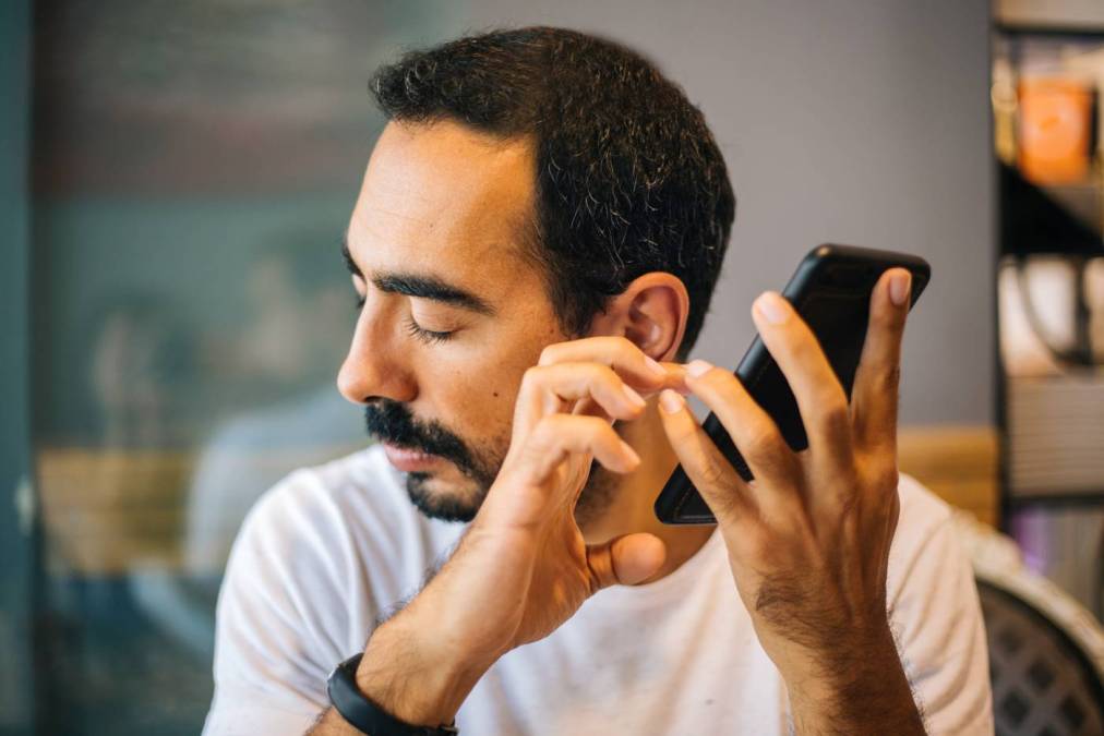 blind man using smartphone